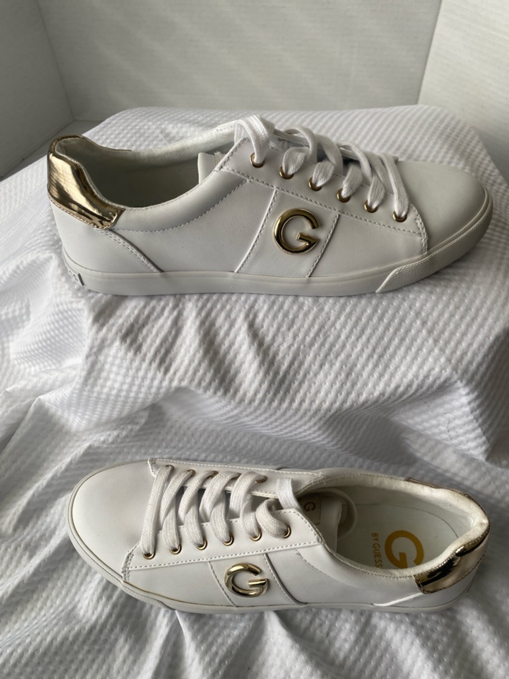 G by Guess White Sneakers with Gold Accents Super Cute Women’s Size 11M NWOT - Picture 9 of 9